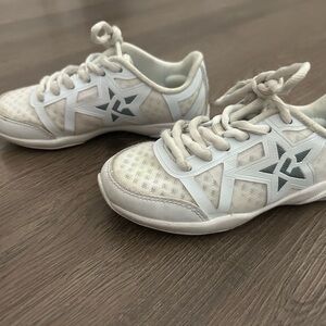 Rebel Ruthless Cheer Shoes, Sz. Y12